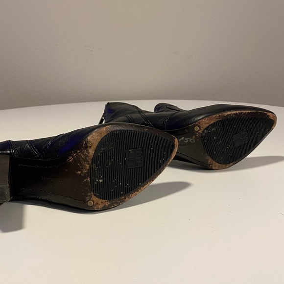 Frye Regina Heel Bootie Soft Vintage Leather Boots - Picture 11 of 15